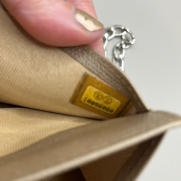 Gorgeous Vintage Chanel wallet light pink/ cream color with silver chain - Picture 14 of 16